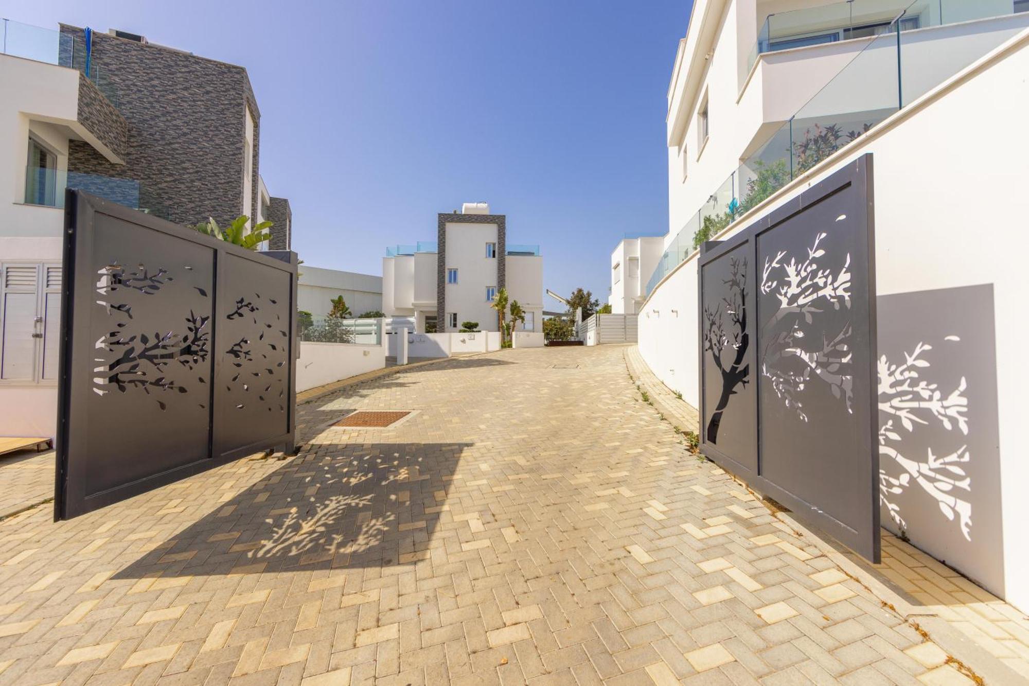 Вилла Fig Tree Bay Residences 4 *